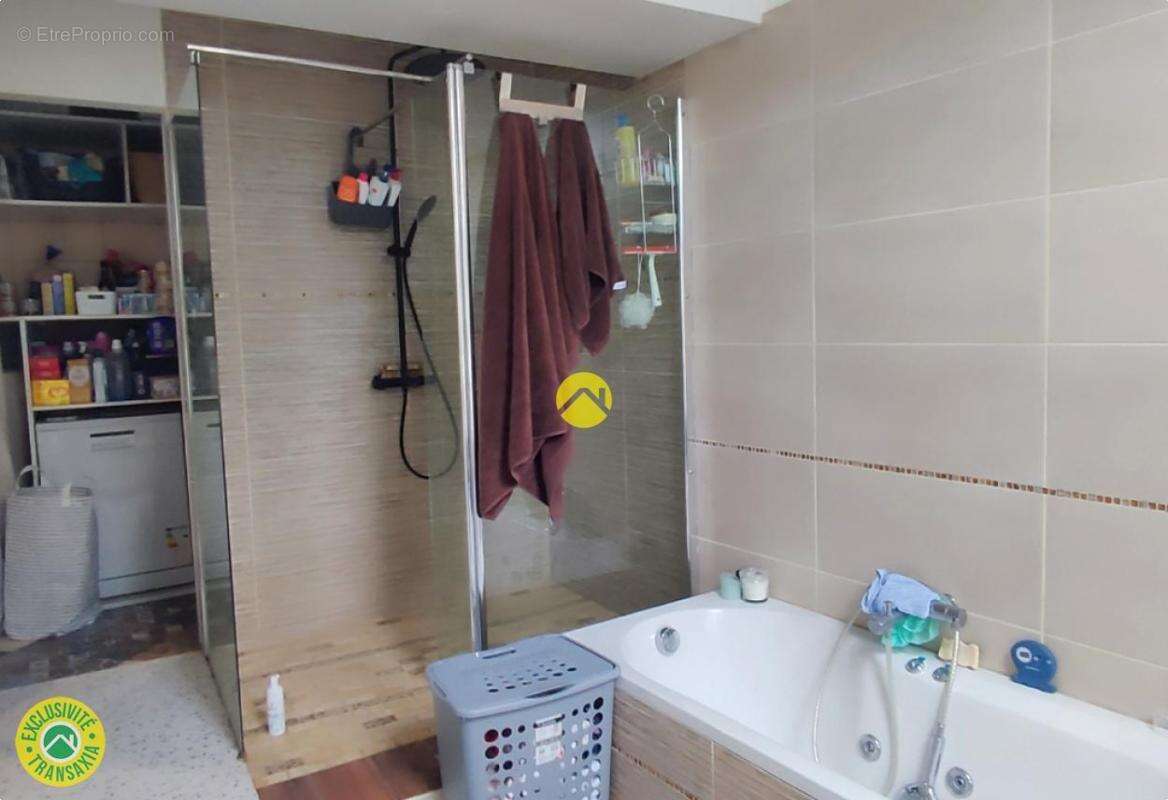 Maison à DUN-SUR-AURON