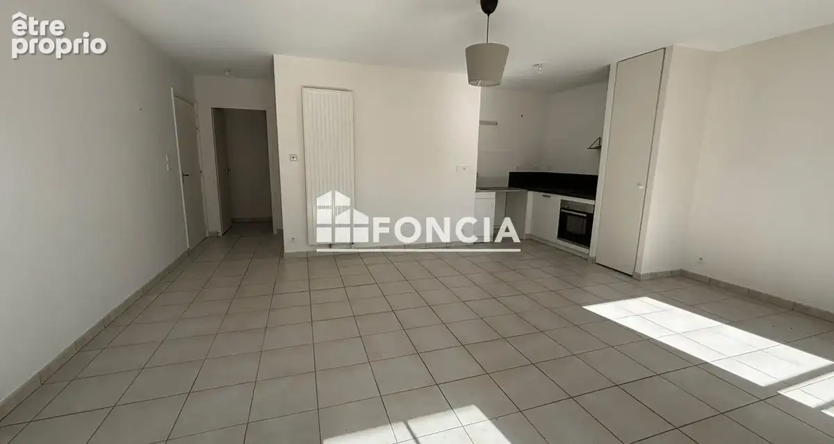 Fouesnant - Au Coeur du Centre-Ville - A Vendre - Appartement T3 - Ascenseur - Balcon - Place de Parking - Libre - photo 2