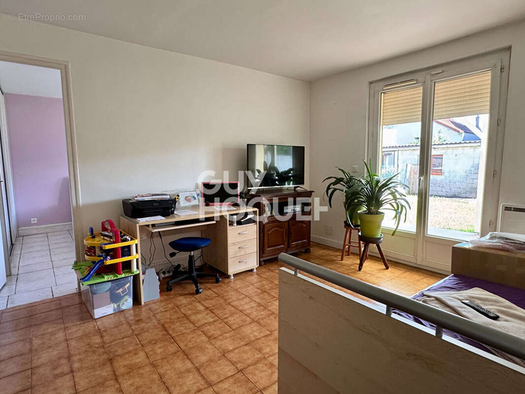 Appartement à PARAY-VIEILLE-POSTE