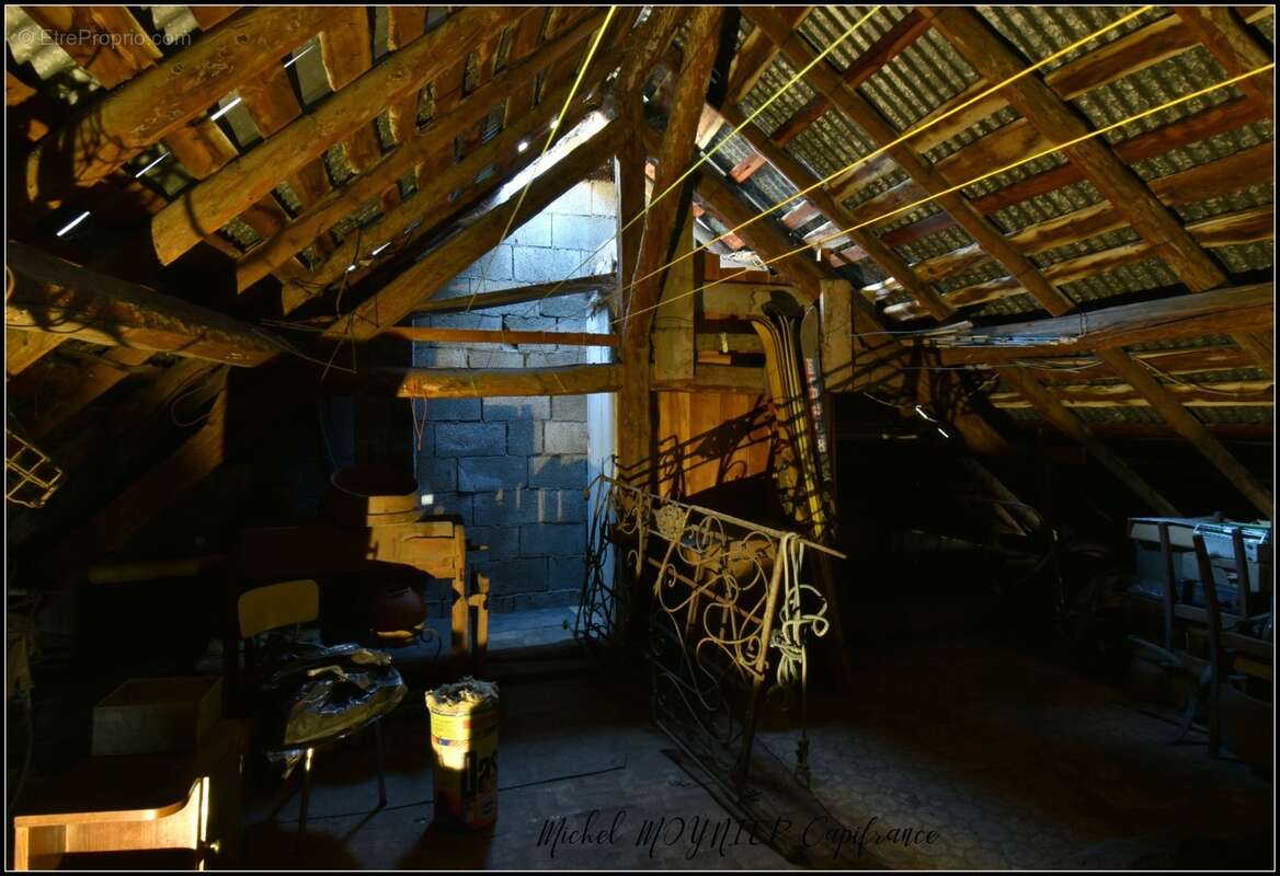 L’Argentière-la-Bessée centre : maison 5 pièces avec cave, combles et jardinet - photo 10