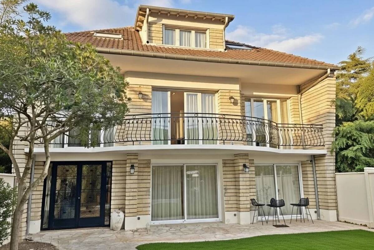 Maison à SAINT-MAUR-DES-FOSSES