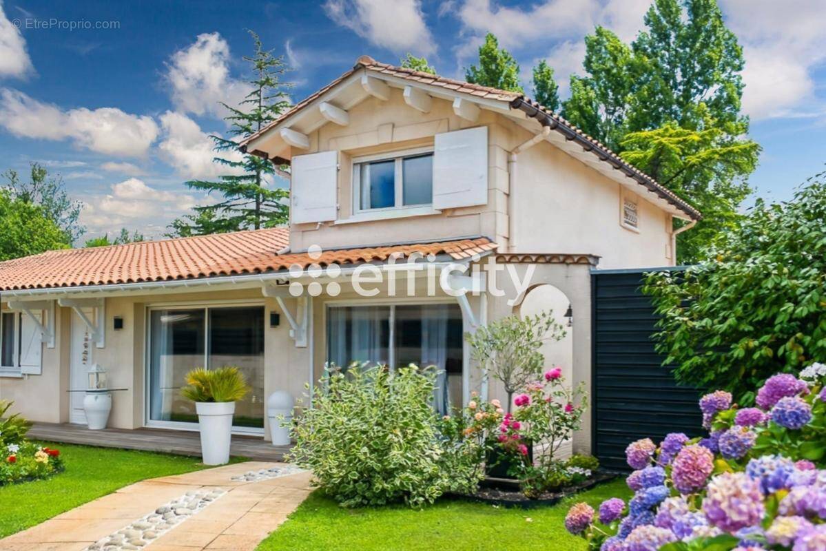 Maison à MERIGNAC