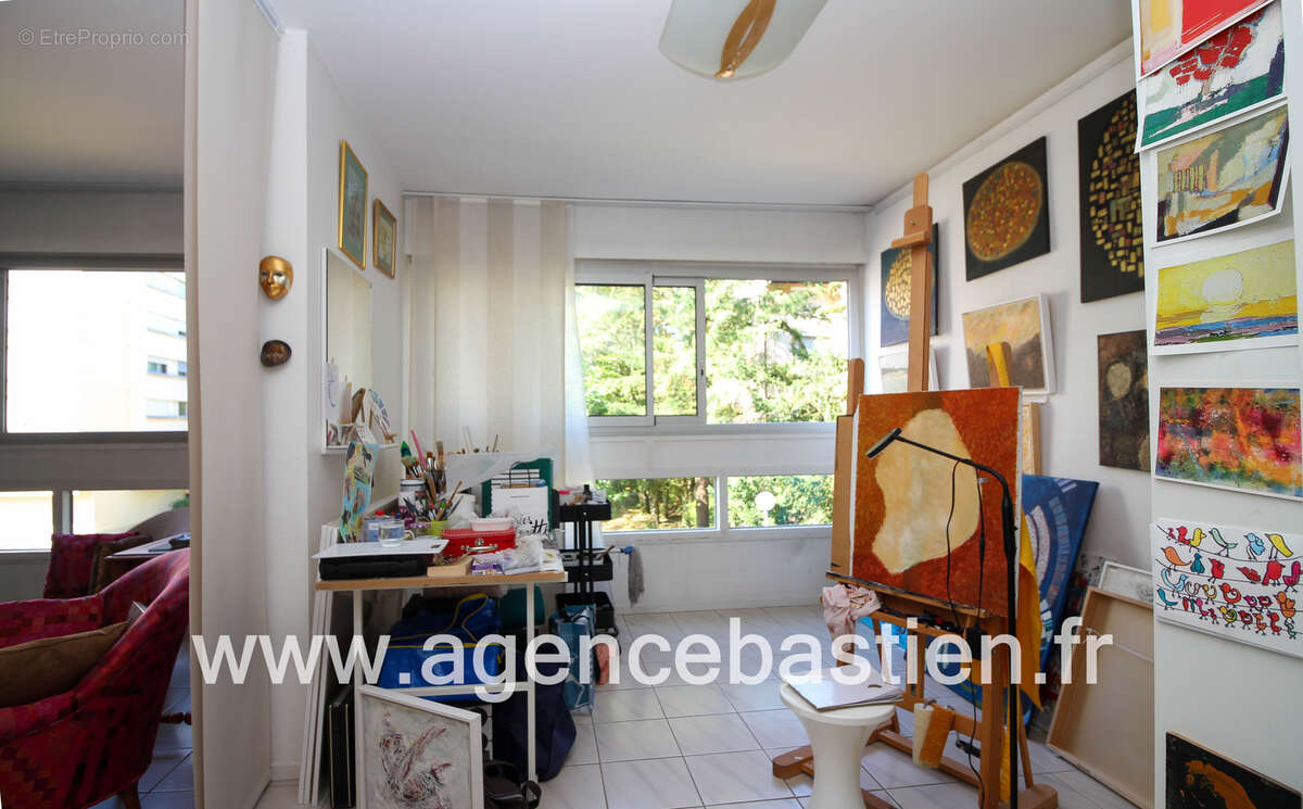 Ferney Voltaire - Appartement 4 pièces de 85 m2 avec parking et cave - photo 4