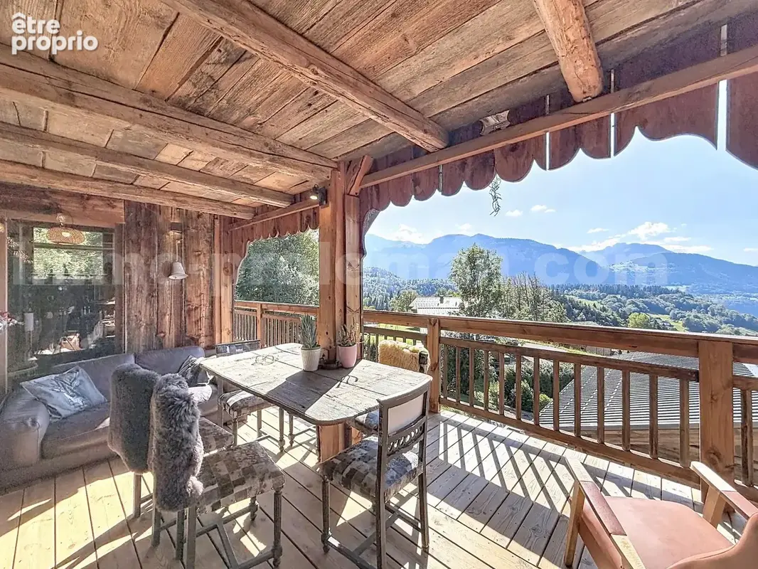 Appartement_T4_Araches_la_frasse_les_carroz_terrasse_balcon_belle_superficie_proche_prox_frontière_Suisse_direction_GENEVE_autoroutes_investissement_locatif_vente_vue_séjour_cuisine_ouverte_calme_nature