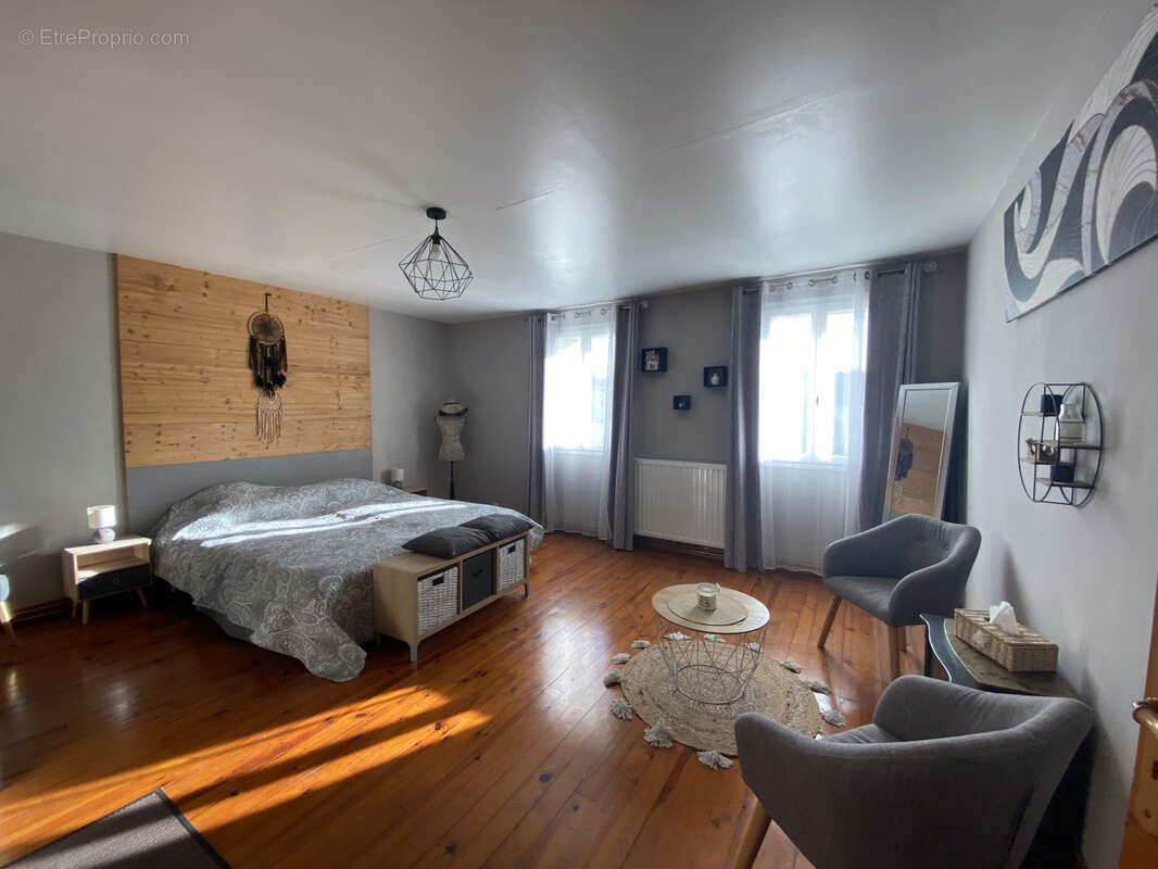 Maison à ROULLET-SAINT-ESTEPHE