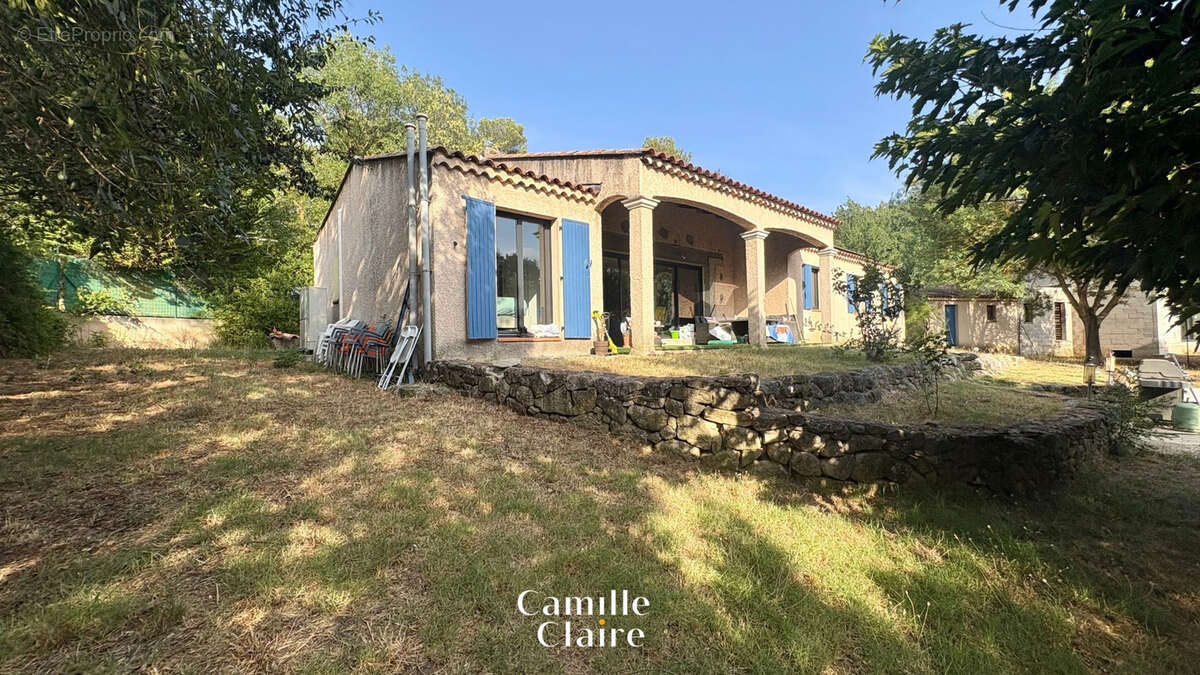 'Nouveauté' Type 6 de plain pied avec double garage et 1500 m2 terrain commune de Fuveau. - photo 2