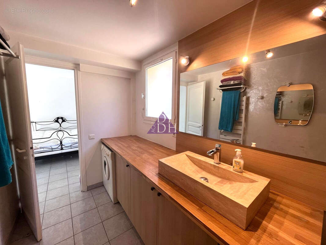 Appartement à BORMES-LES-MIMOSAS