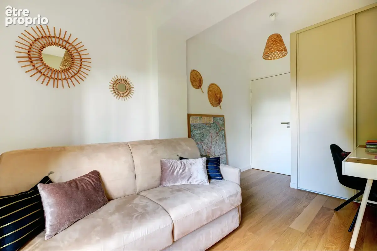 Lyon 4 Chazière - T5 sans vis à vis , esprit maison avec un jardin clos paysagé de 153m² - photo 7