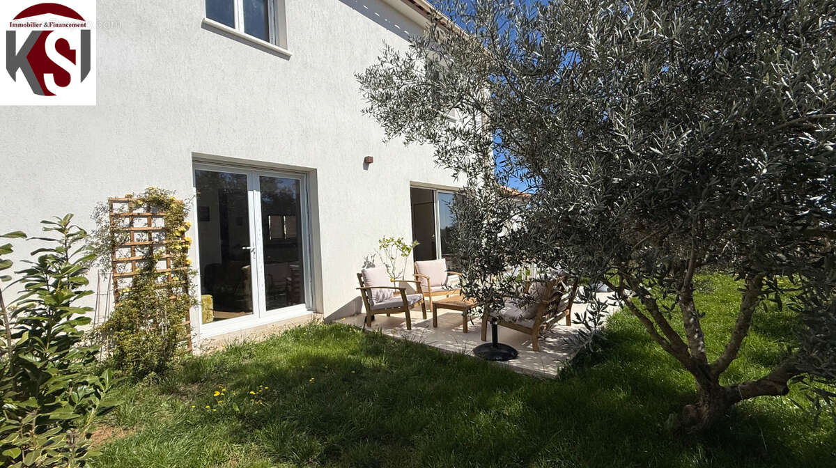 Maison à SEILLONS-SOURCE-D'ARGENS
