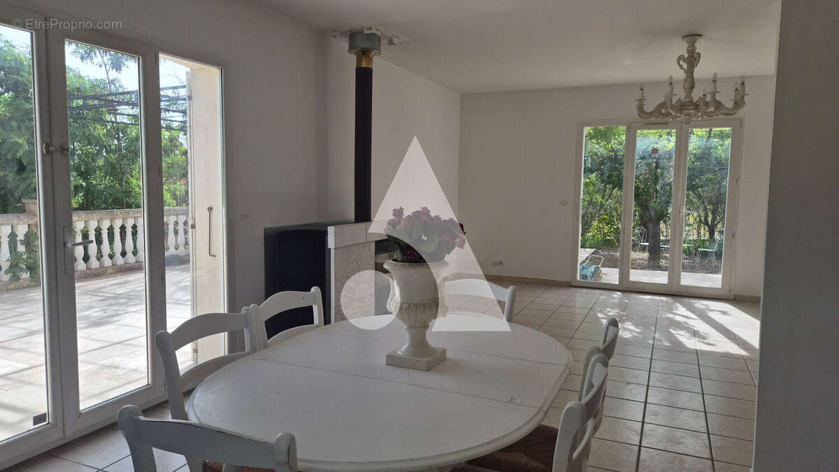 A vendre Villa T5 + Studio à Tavernes - photo 5