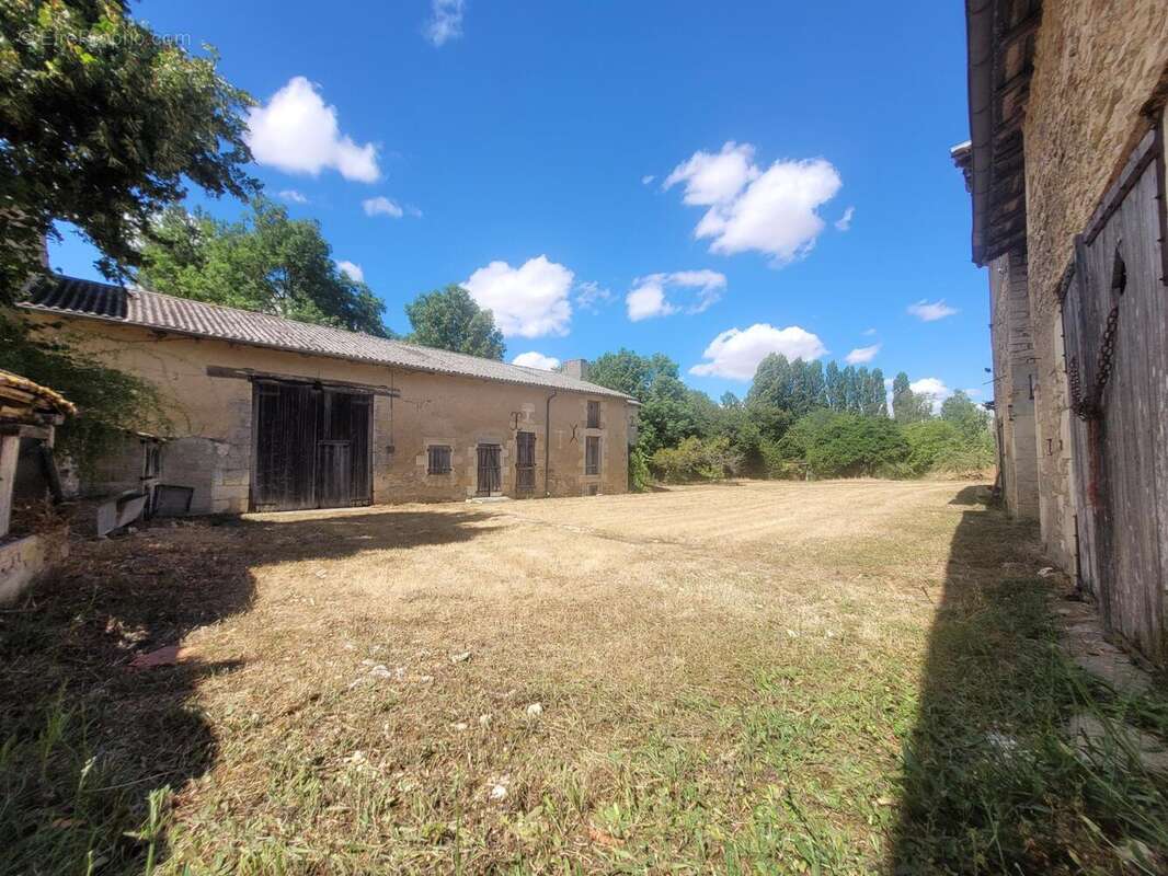 Photo 5 - Maison à VOUILLE