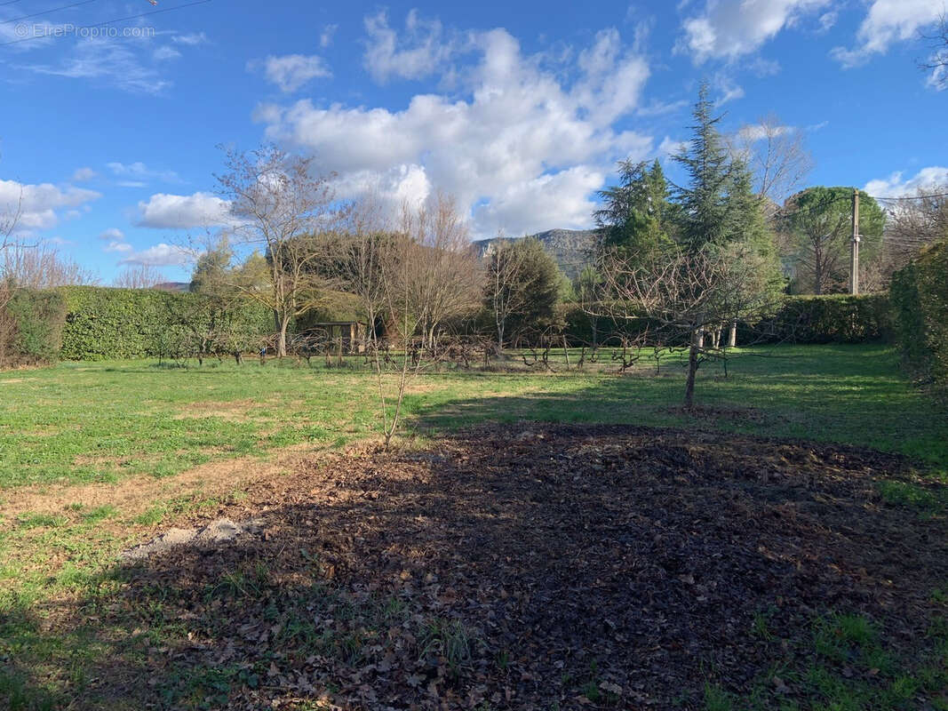 Terrain à TRETS