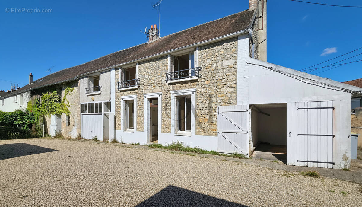 Maison à SAINT-PIERRE-LES-NEMOURS