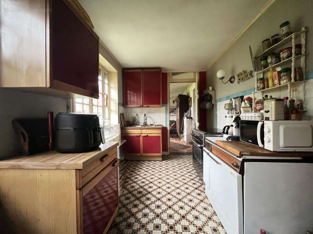 Maison à LE MONT-SAINT-ADRIEN