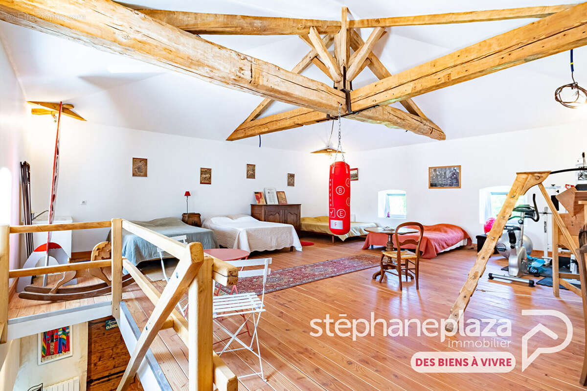 Maison à SAINT-ETIENNE-SUR-CHALARONNE