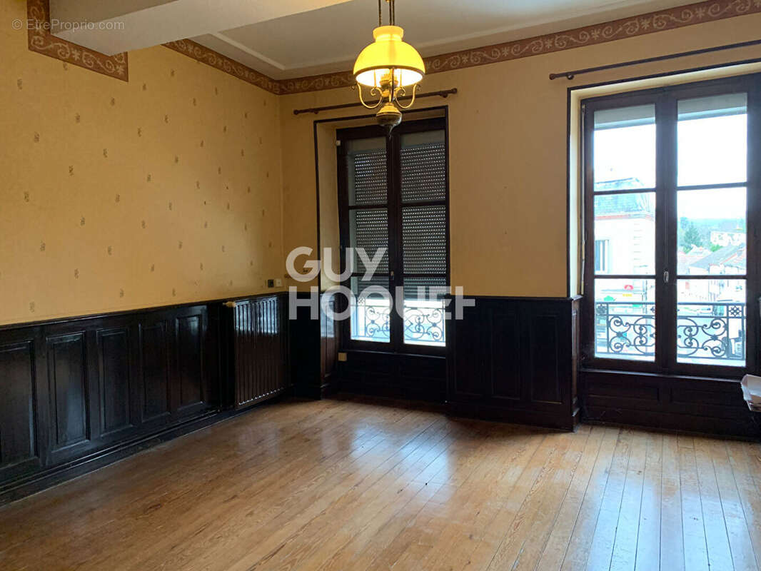 Appartement à TOULON-SUR-ARROUX