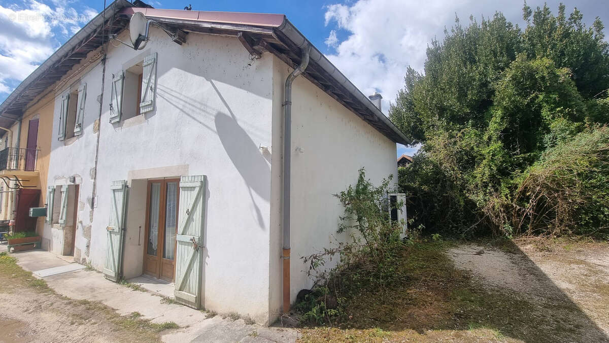 Maison à MASSIGNIEU-DE-RIVES