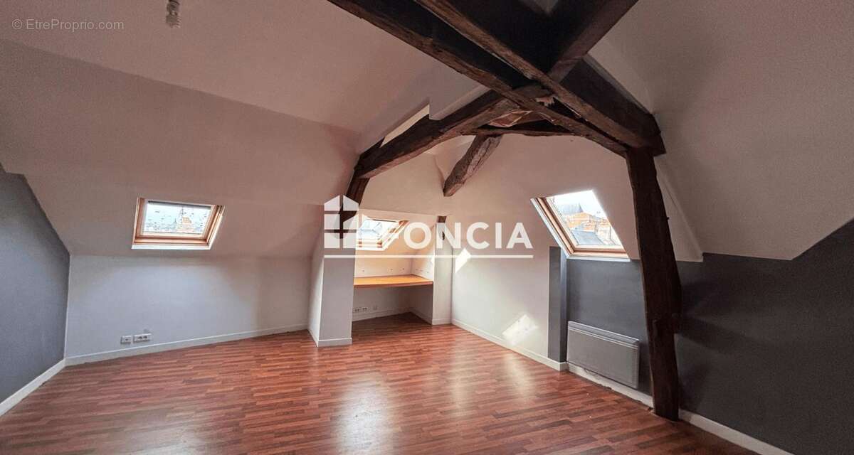 Appartement sur les quais avec garage possible et grenier à aménager - photo 2