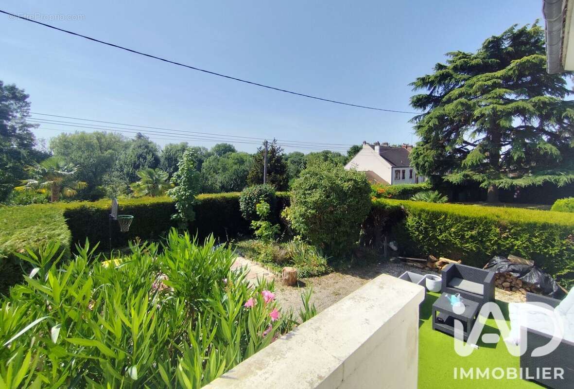 Maison 145 m² à Saint-Ay  - photo 8