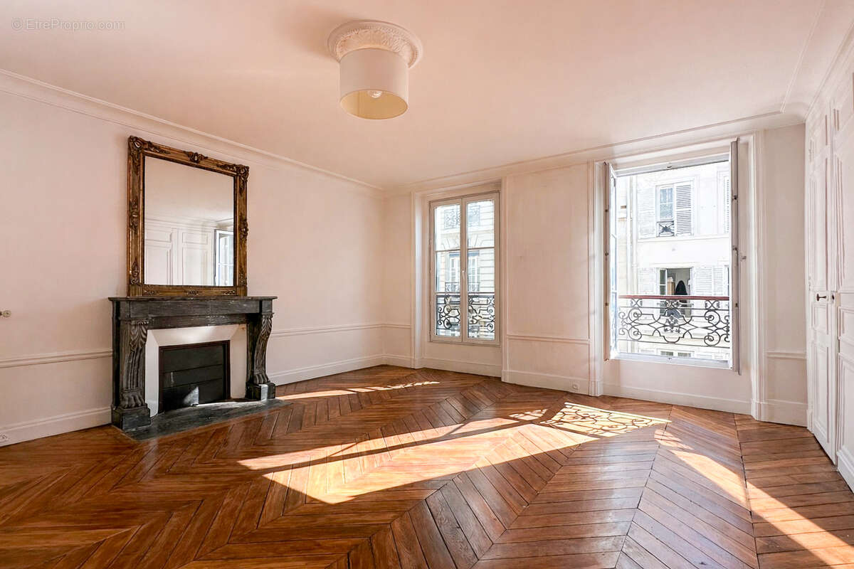 Appartement à PARIS-8E