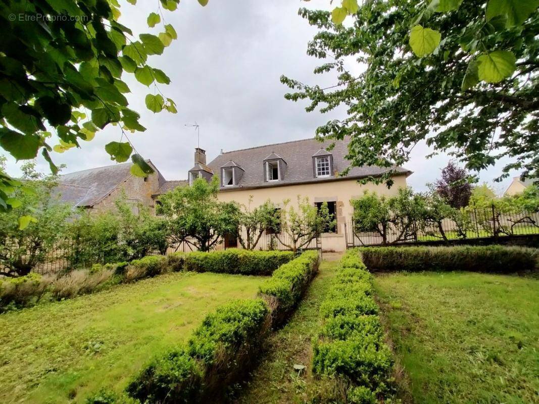 Maison à COURCITE