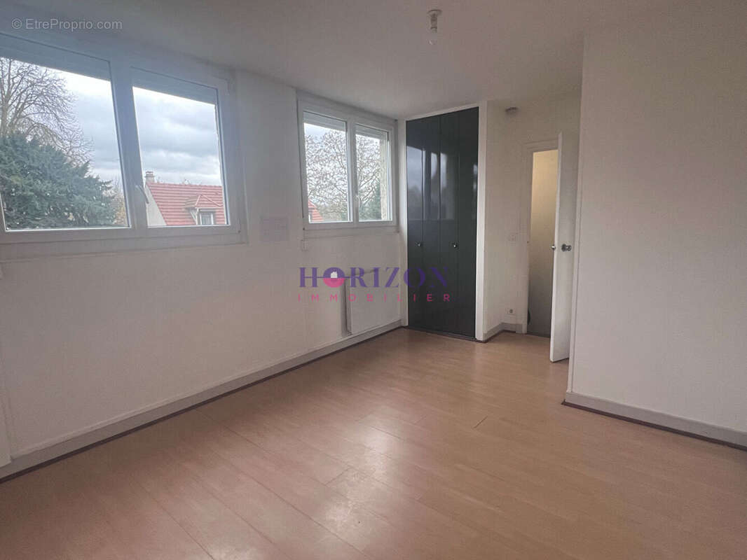 Appartement à LA CHAPELLE-EN-SERVAL