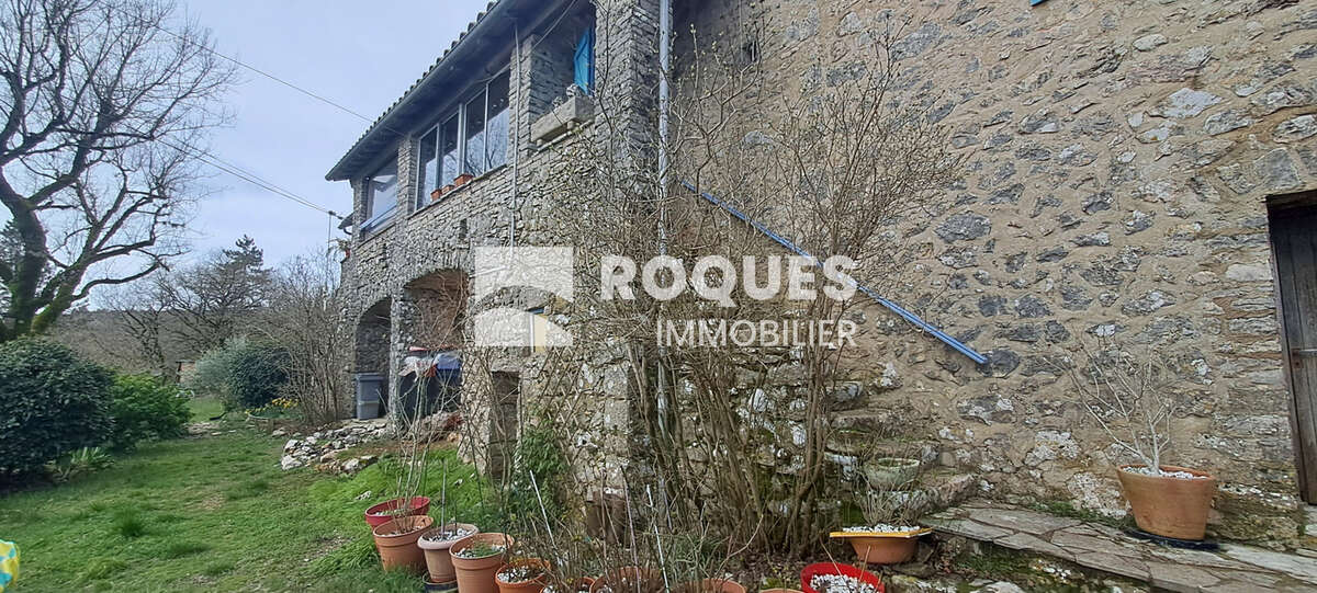 Maison en pierre de 104,65 m2 sur terrain attenant de 9420m2 - photo 4