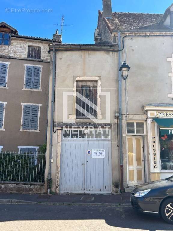 Appartement à SAINT-GENGOUX-LE-NATIONAL