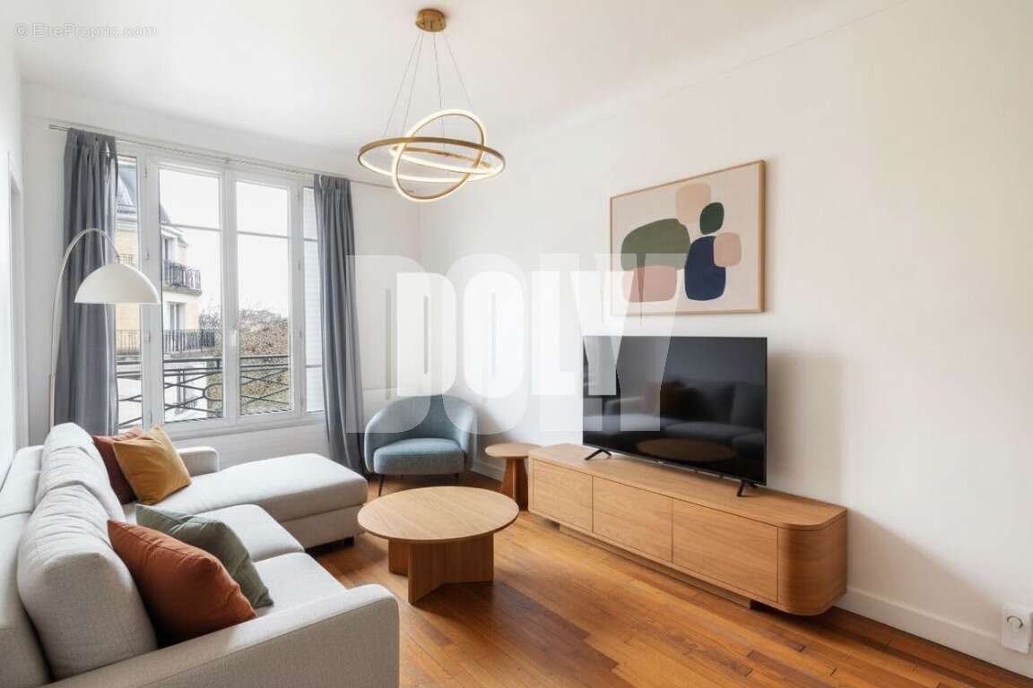 Appartement à PARIS-16E