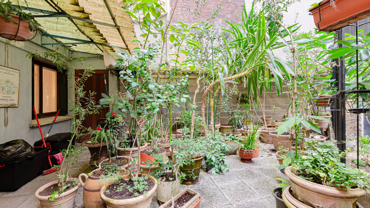 Commerce à PARIS-16E