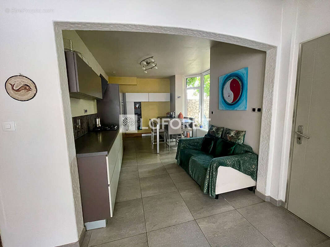 Maison de caractère avec 5 chambres, jardin et deux garages - Rare à la vente - photo 4