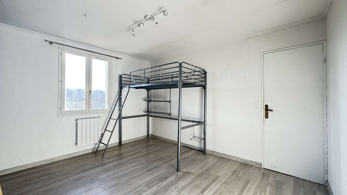 Maison à SAINT-LAURENT-DE-LA-SALANQUE