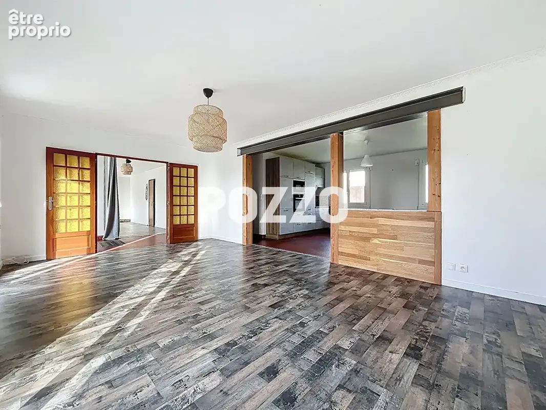 A vendre. saint-lô. beaux volumes avec vie de plain-pied. jardin de 600m² env. - photo 2