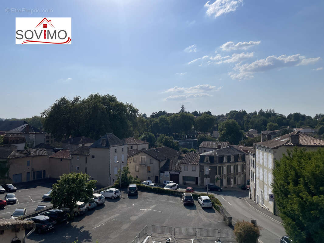 Rare en centre ville, maison familliale avec vue, dépendances et terrain clos de 817 m2. - photo 22