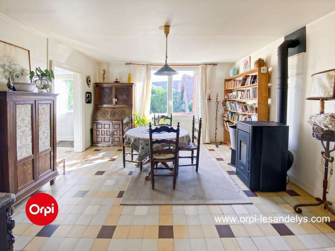 Maison ancienne   2 chambres + grange terrain 1908 m² - photo 4