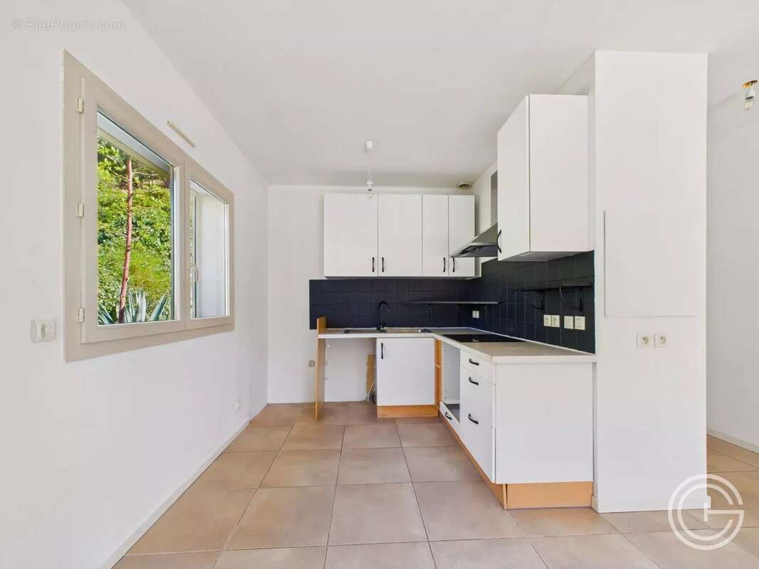 Appartement à SAINT-LAURENT-DU-VAR