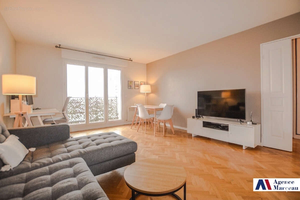 Appartement à COURBEVOIE