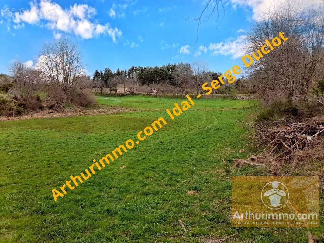 Terrain à LES LAUBIES