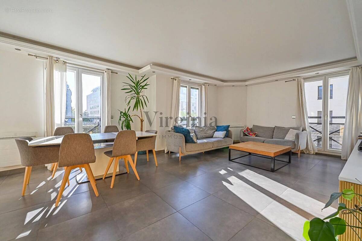 Appartement à CHARENTON-LE-PONT