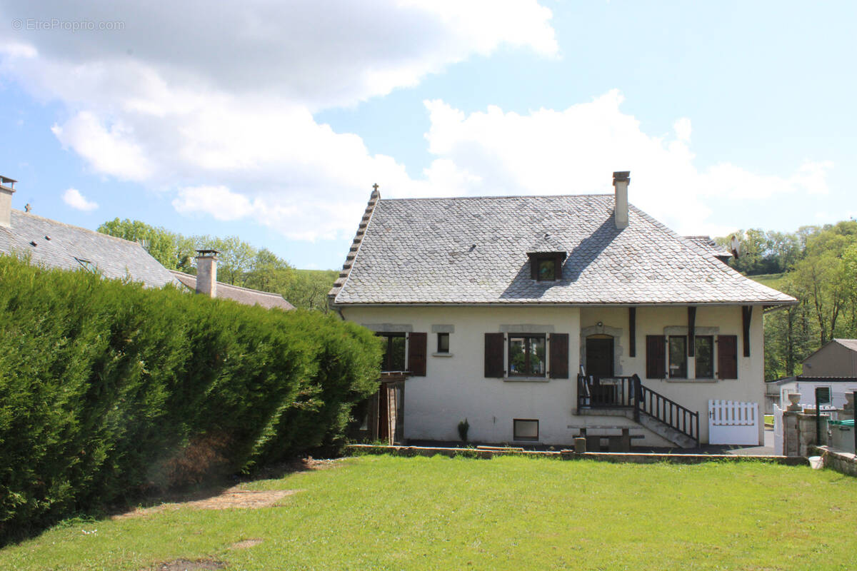 Maison à RIOM-ES-MONTAGNES