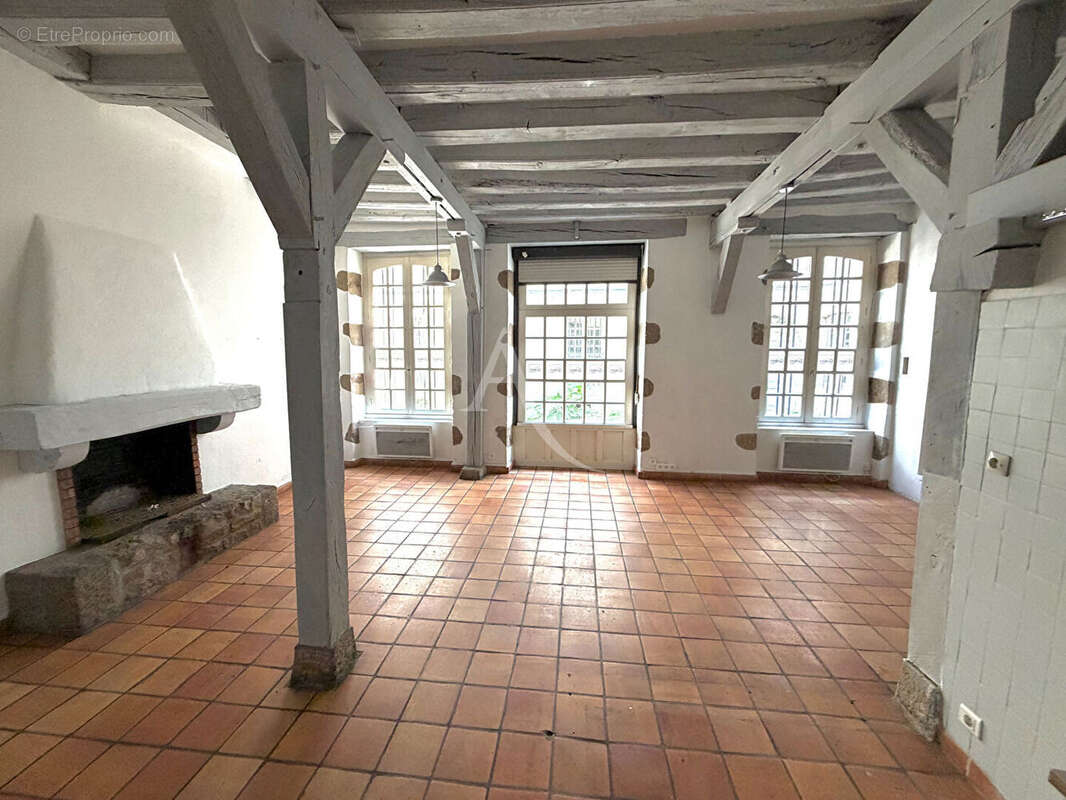 Charamant T1 de 44 m2  au calme sur cour dans copropriété historique, idéal investisseur ou profession libérale - photo 2