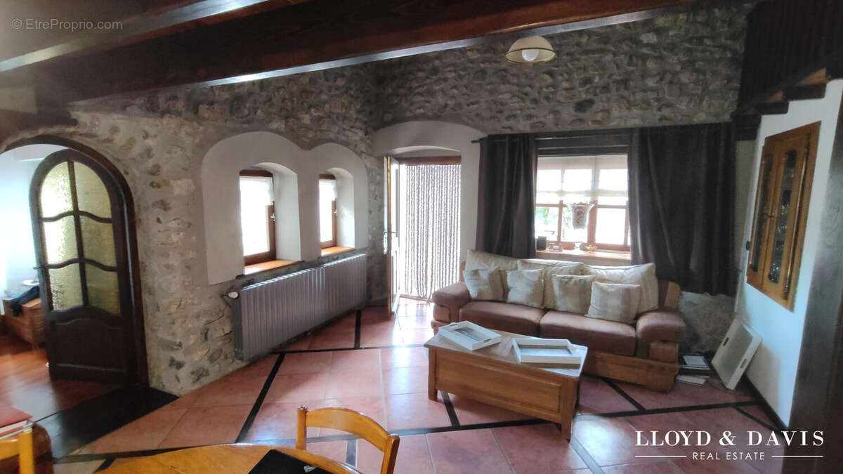 Maison à CHOMERAC