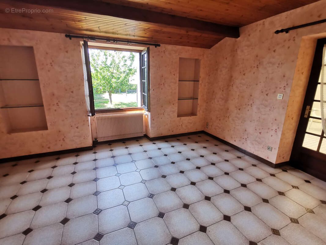 Maison à LES LANDES-GENUSSON