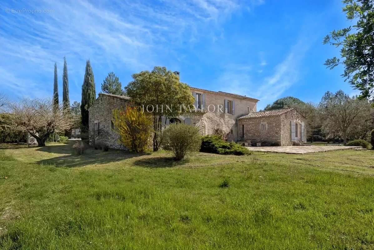 Maison à MENERBES
