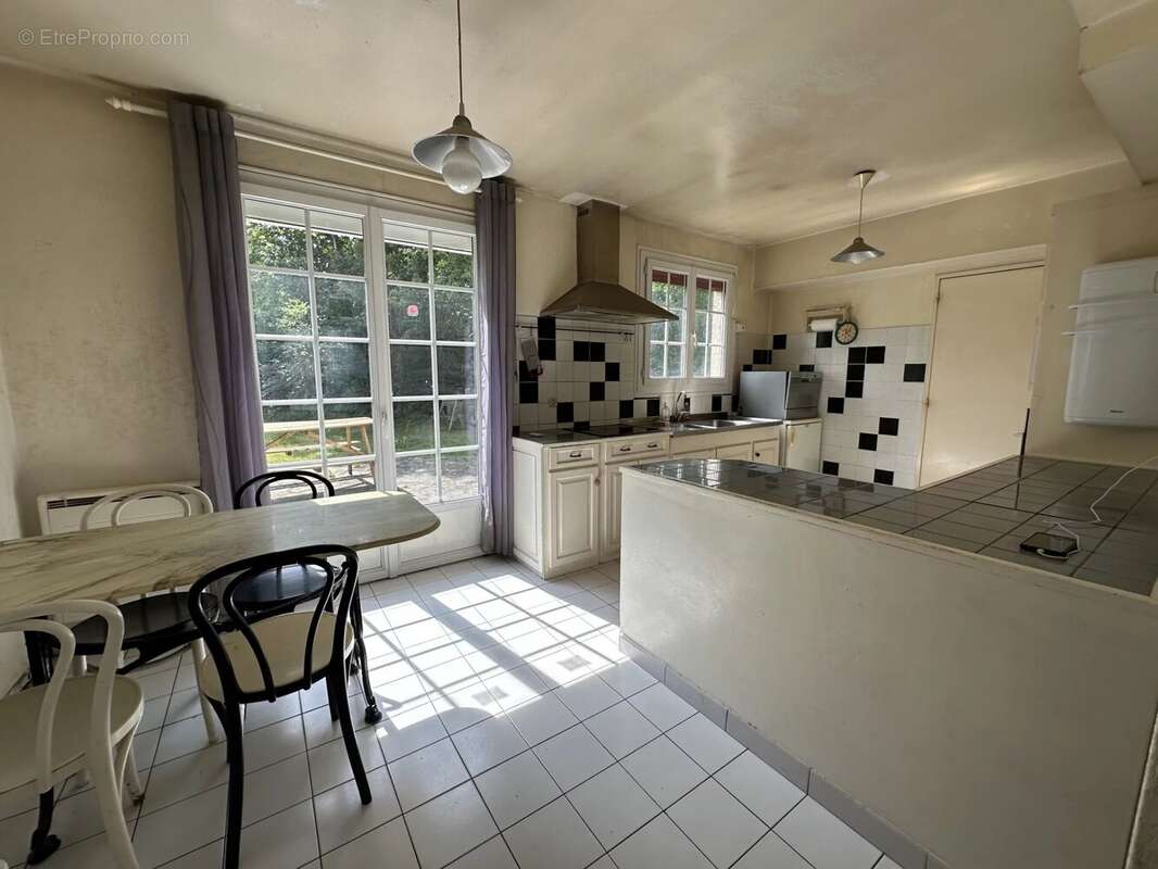 Maison à LE MESNIL-SAINT-DENIS