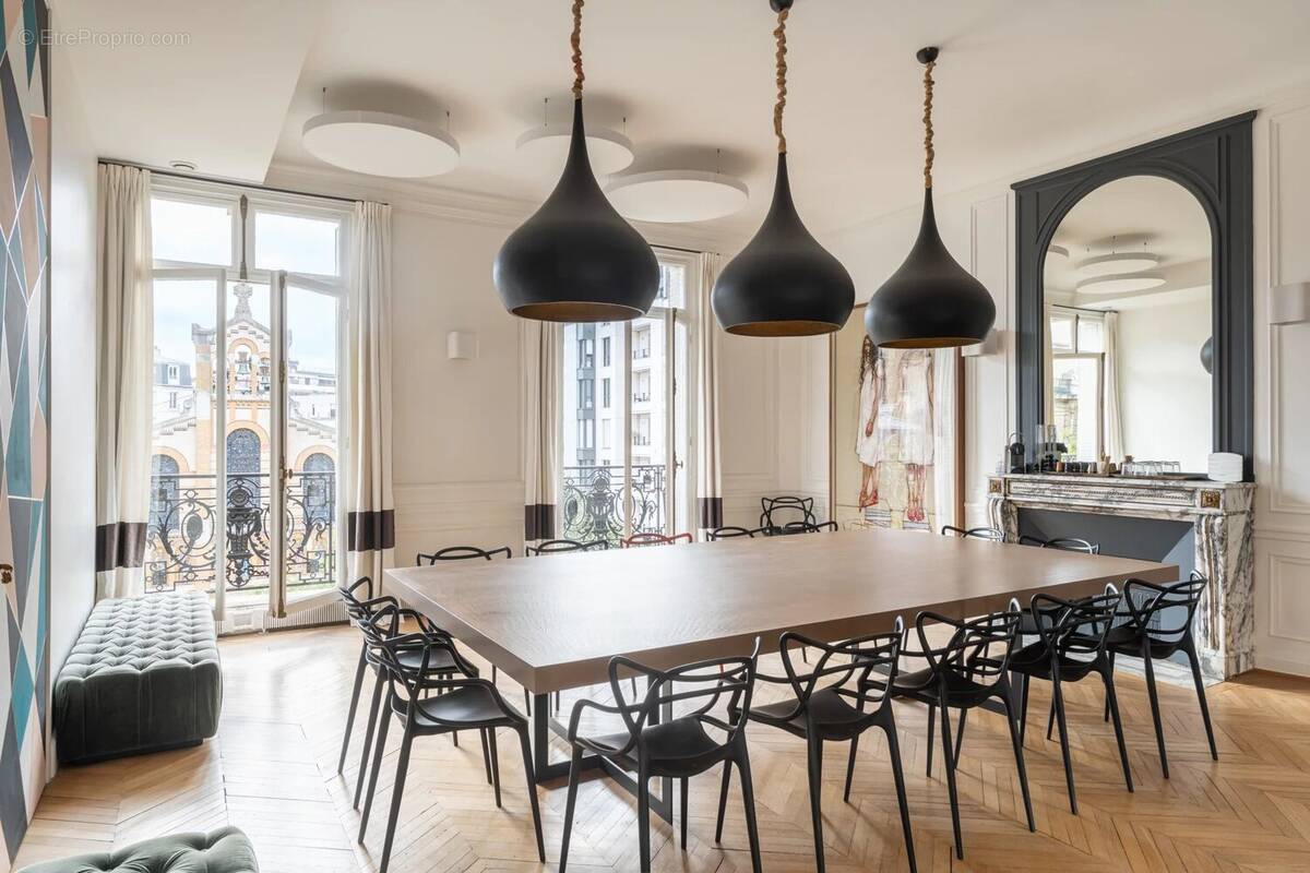 Commerce à PARIS-16E