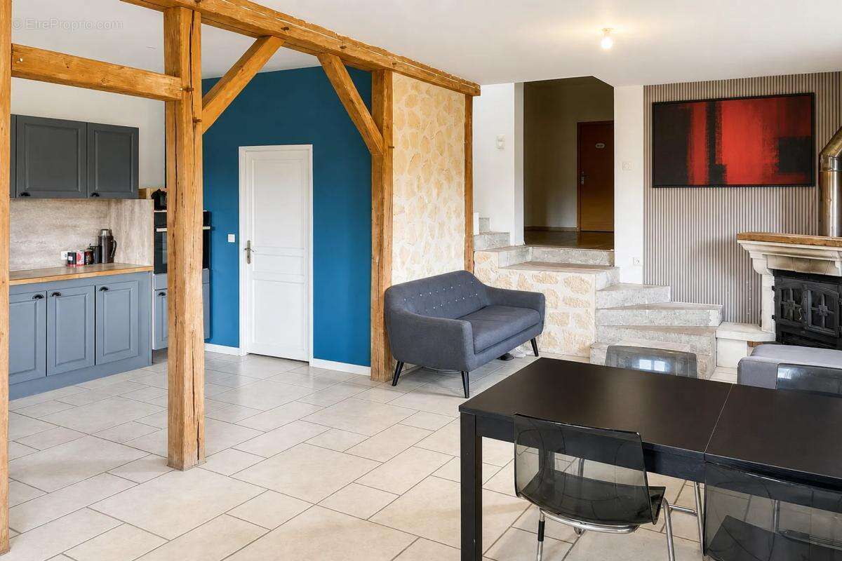 Maison à THIERS-SUR-THEVE