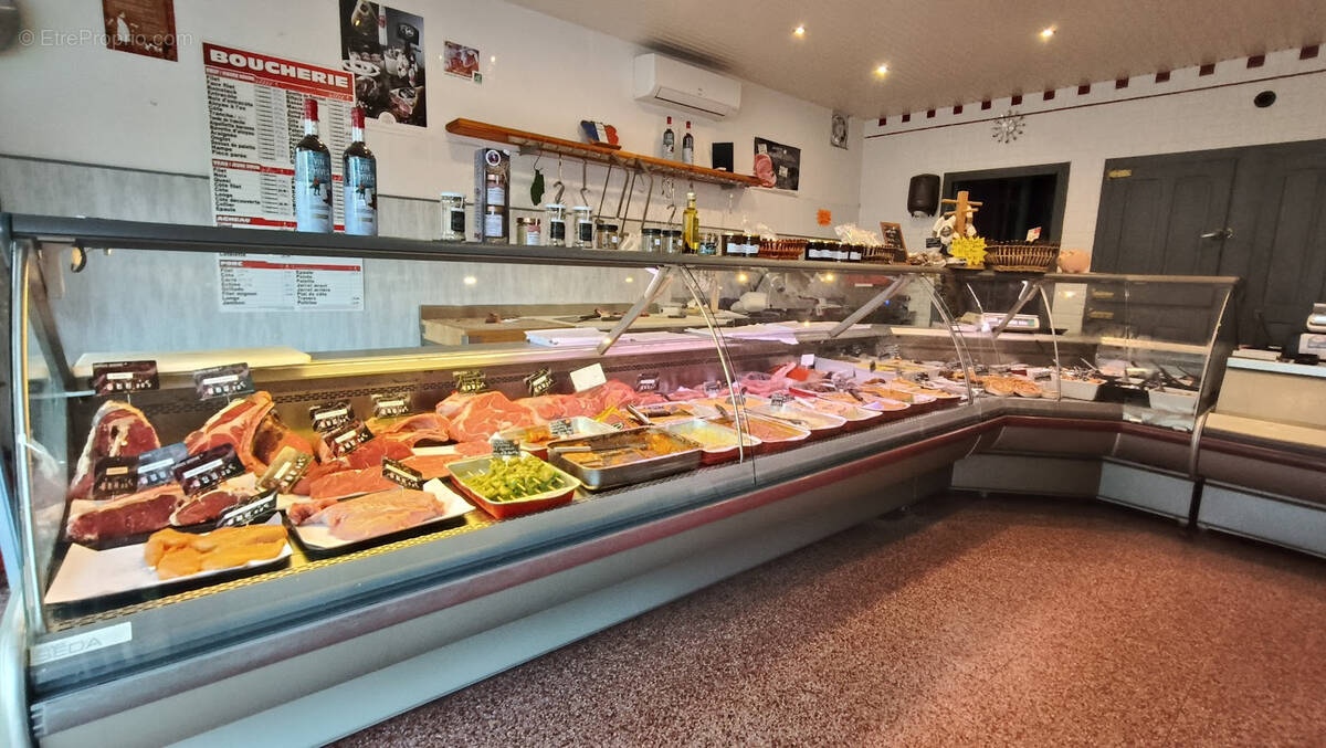 Commerce à SAINT-CHRISTOLY-DE-BLAYE