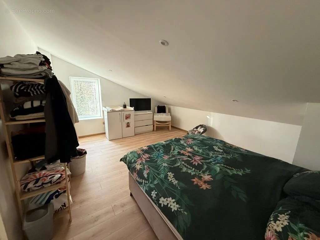 Maison à SAINT-YZAN-DE-SOUDIAC