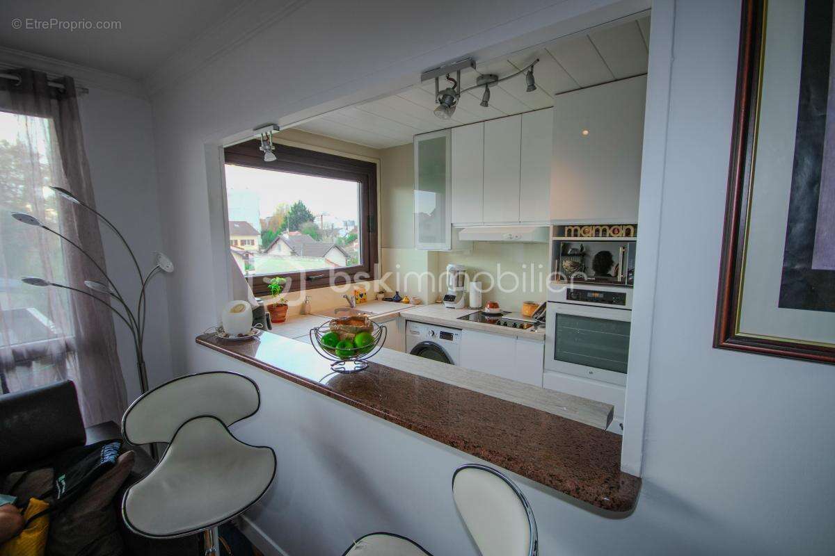 Appartement à LES PAVILLONS-SOUS-BOIS